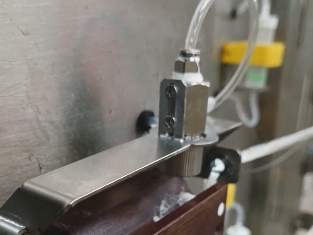 浸潤劑噴涂組件